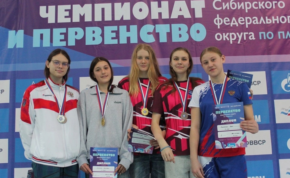 Омские пловцы завоевали на чемпионате и первенстве Сибири почти полсотни медалей