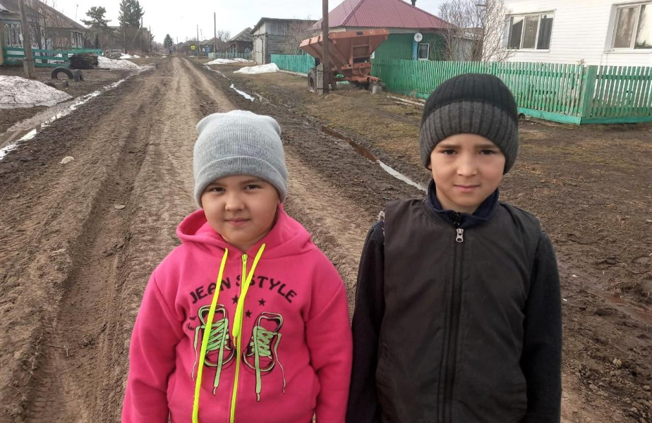 «Смотрела на меня умоляющими глазами»: юный омич вытащил одноклассницу из выгребной ямы 