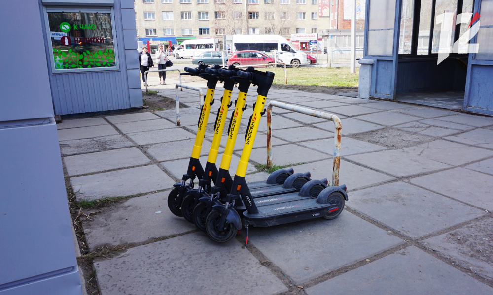 В Омске за соблюдением самокатчиками правил дорожного движения следит специальный бот 