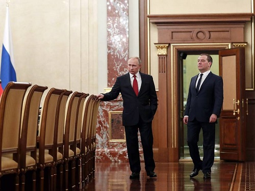 Правительство России уходит в отставку в полном составе