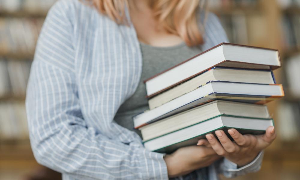 Стало известно, какие стипендии в этом году будут получать студенты омских вузов