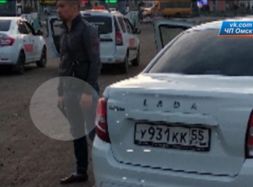 В Омске неизвестный угрожал пистолетом водителю автобуса