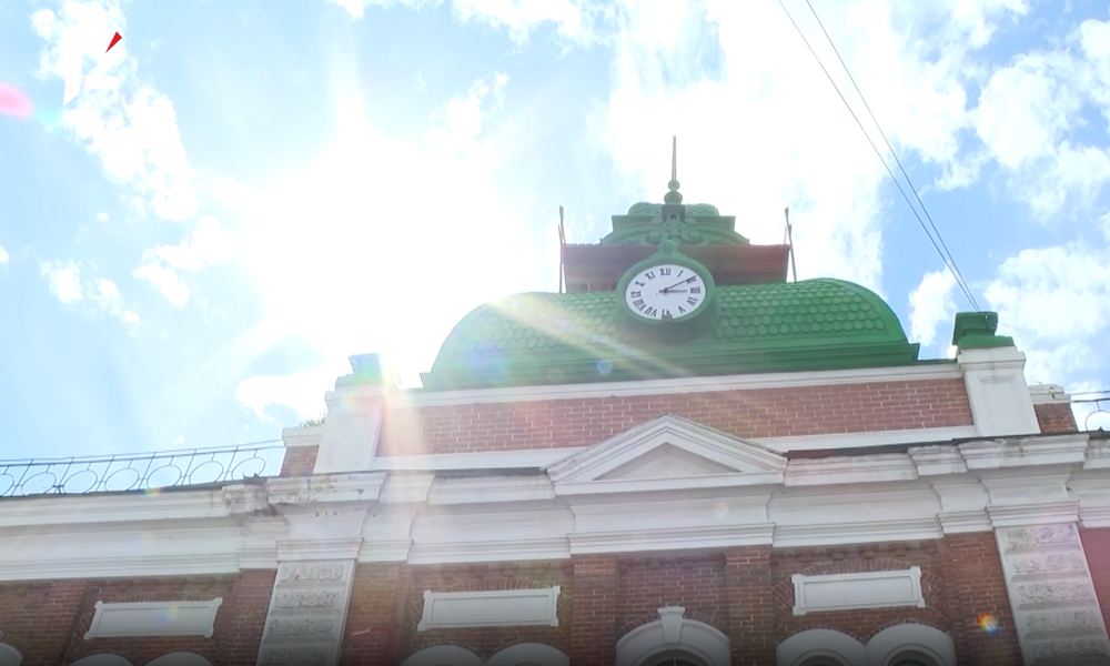 На Любинском проспекте завершена реставрация башни с часами