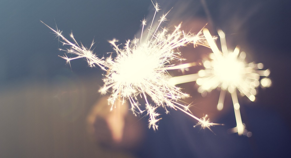 Омский мальчик решил поиграть с петардой, но она взорвалась у него в руке 