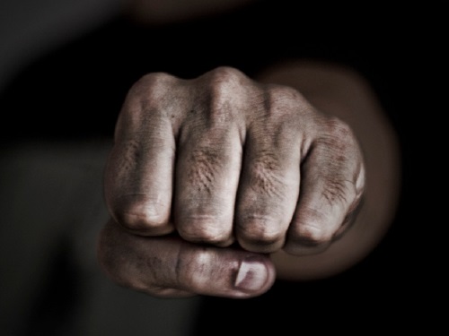 В Омске к колонии строгого режима приговорили охранника, до смерти избившего посетителя боулинг-центра