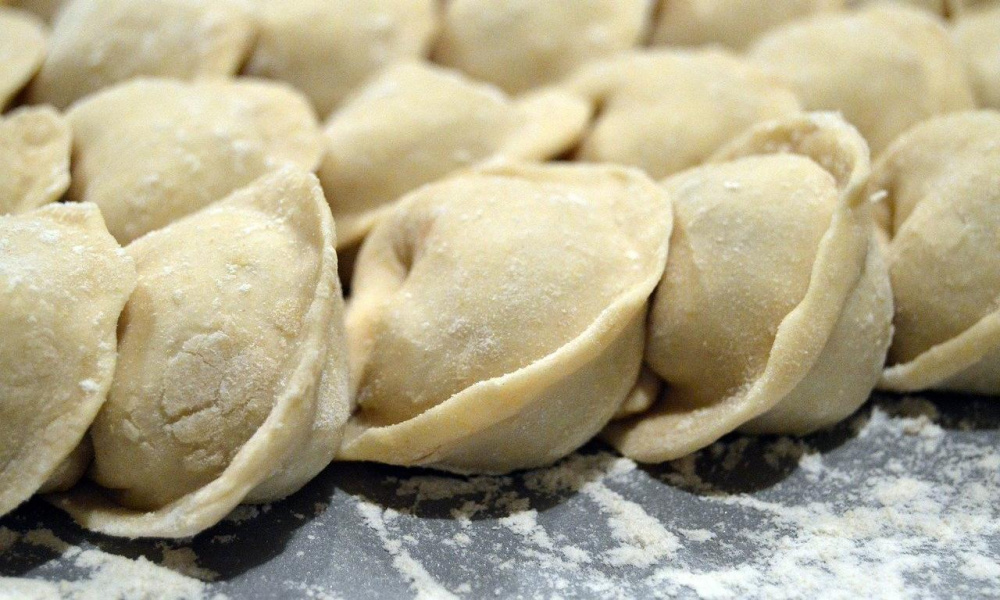 Эксперты обнаружили в омских пельменях нежелательные бактерии