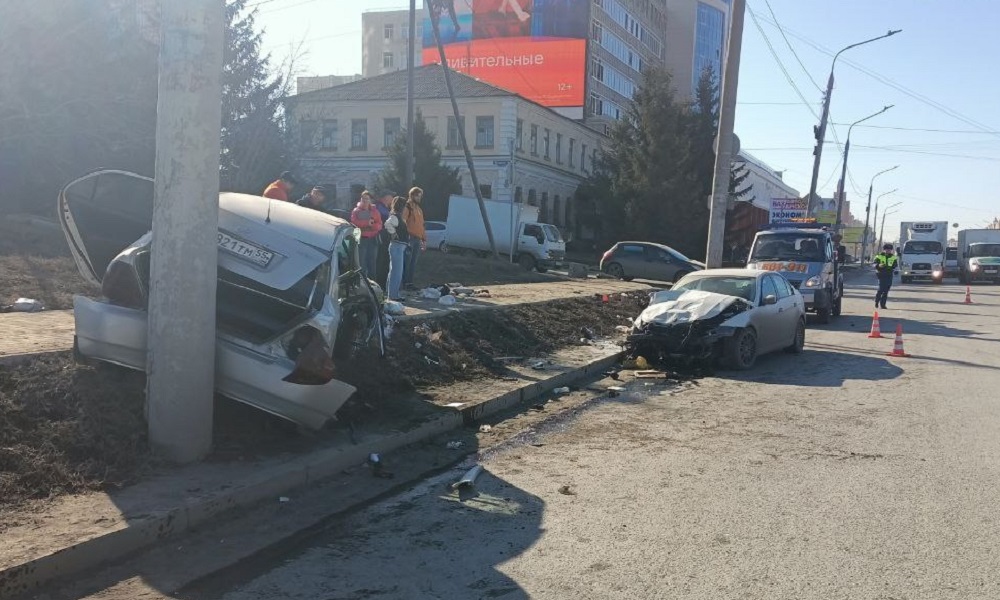 Женщина, которая пострадала в ДТП в центре Омска, скончалась в больнице
