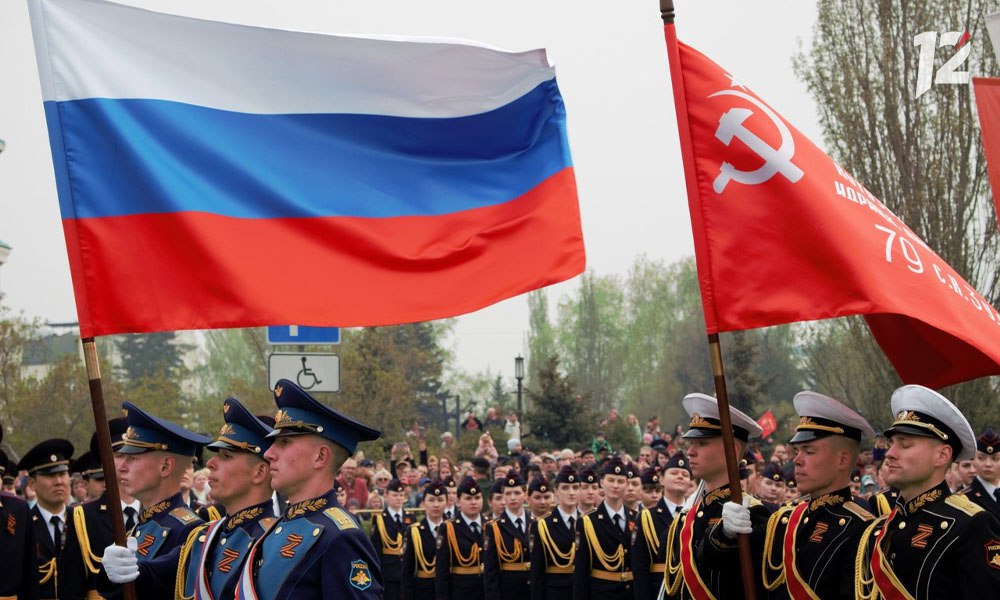 В Омске на Соборной площади начался парад Победы 