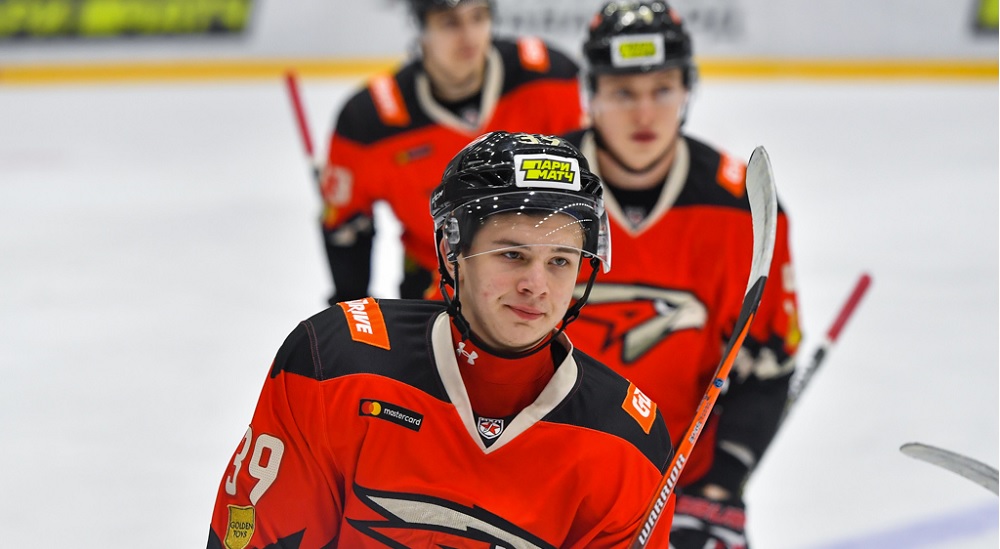 "Омские ястребы" расторгли договор сразу с тремя нападающими: кто будет играть?