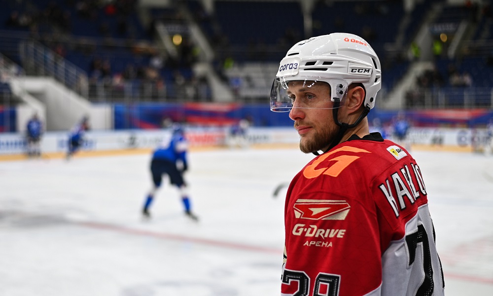 Нападающий омского «Авангарда» Илья Каблуков стал обладателем приза «За верность хоккею» им. Сергея Гимаева