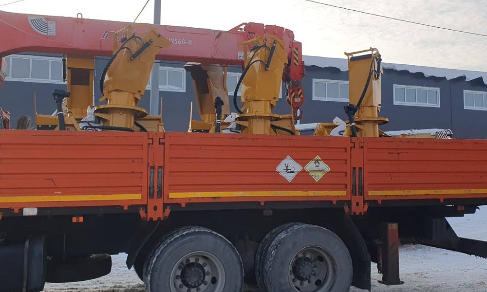 Омский автопарк УДХБ пополнился новой спецтехникой