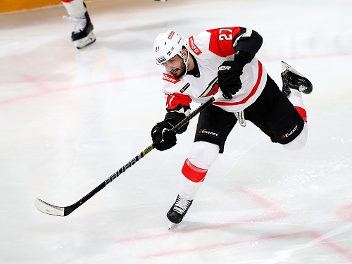 Хоккеист омского "Авангарда" стал лучшим защитником игровой недели КХЛ