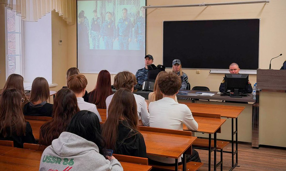 340 омских школьников приняли участие в фестивале юридических профессий