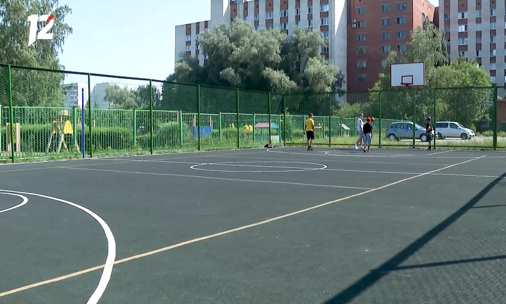 В Омске обустроили новую спортивную площадку