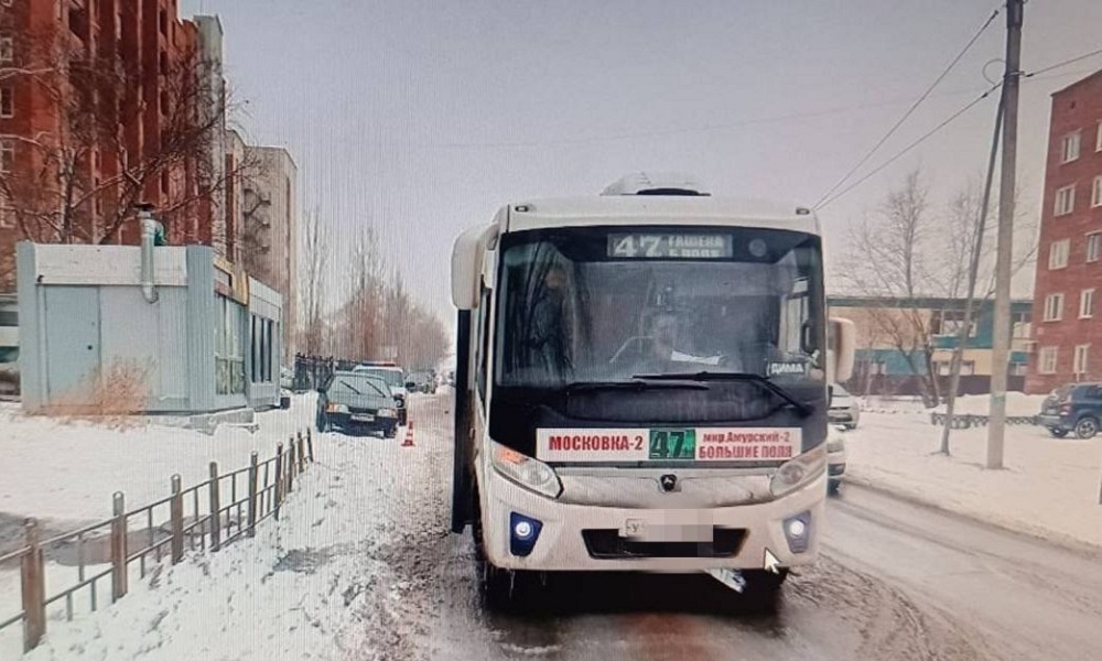 В Омске будут судить водителя, который переехал выпавшего из автобуса пассажира
