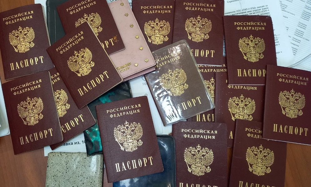 Около 20 потерянных омичами паспортов нашлись на мусоросортировочном заводе 