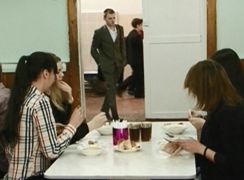 Омским школьникам хотят запретить приносить еду из дома