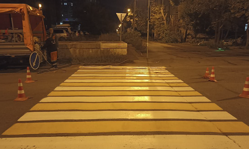 В Омске продолжают обновлять дорожную разметку