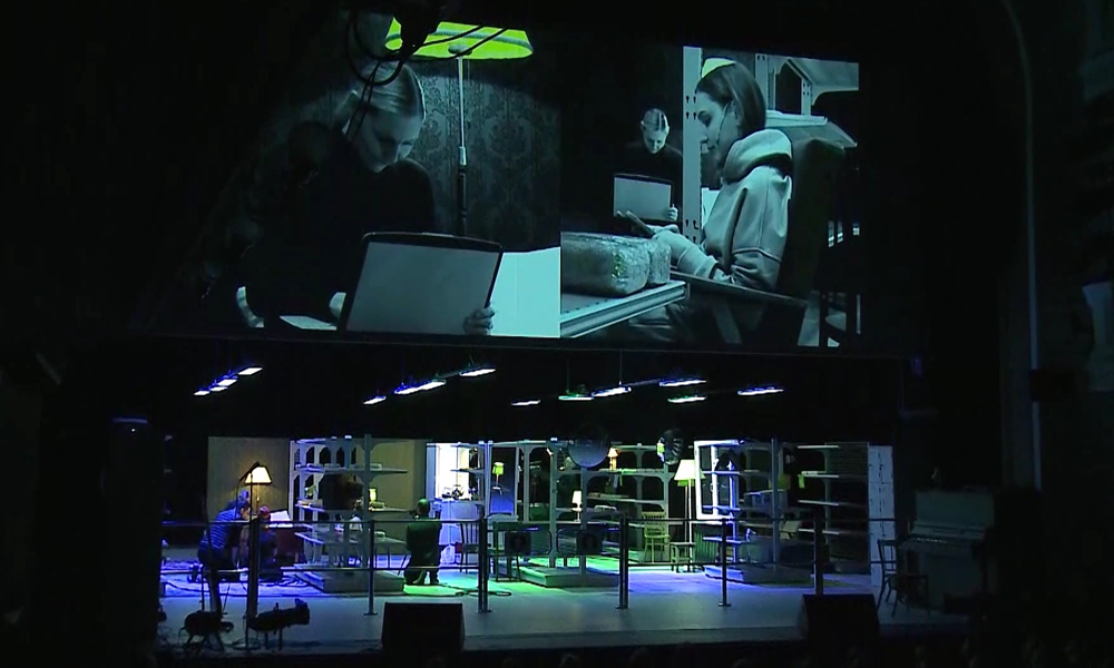 В Омском драматическом театре состоялся оригинальный спектакль в формате кино