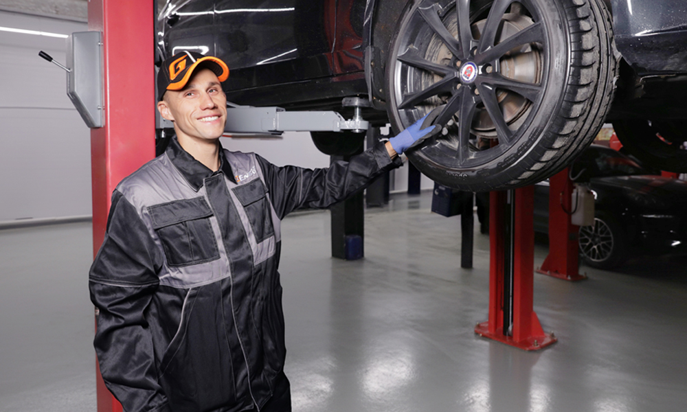 Омский завод «Газпромнефть-СМ» обеспечит маслами новую сеть премиальных автосервисов