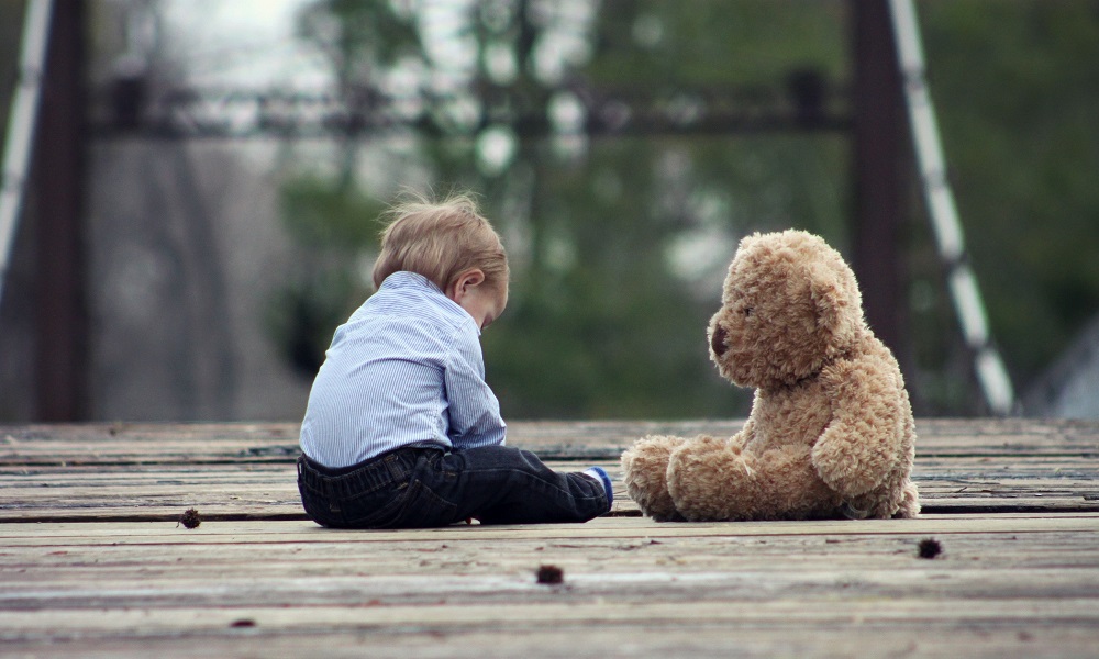 Сына оставила в доме ребёнка, сожителя ударила ножом: в суде отказались возвращать ребёнка пьющей омичке