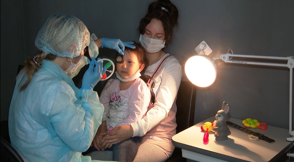 В Омске выдавать медицинские справки дошколятам будут в две смены