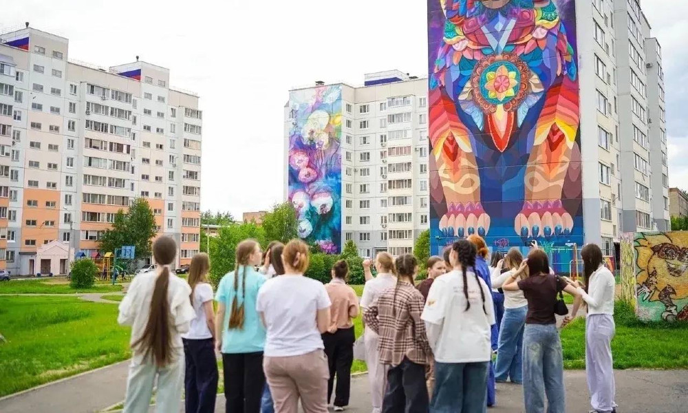 В Омске открылся новый экскурсионный сезон в музее стрит-арта под открытым небом