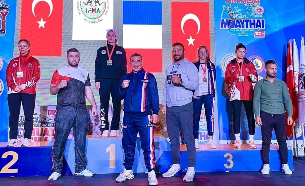 Омичи София Манчур и Даниил Беляевский завоевали золото на турнире по муай-тай, прошедшем в Турции