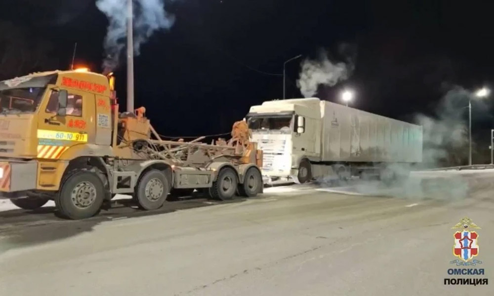 Омские госавтоинспекторы задержали пьяного водителя большегруза
