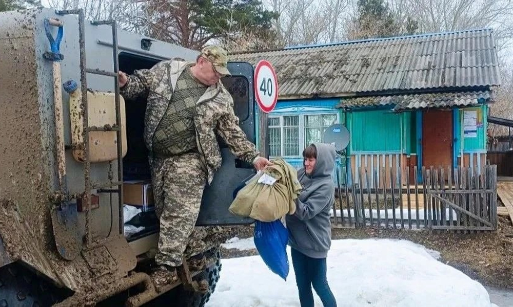 Жители 45 труднодоступных сёл Омской области получили выплаты досрочно