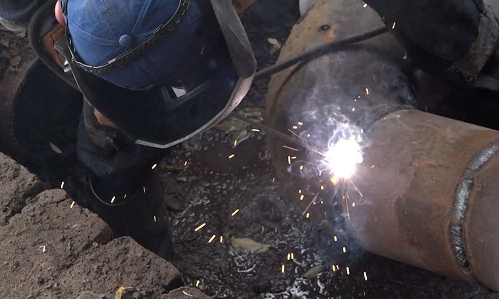 Сергей Шелест проверил устранение порыва на теплотрассе в Омске