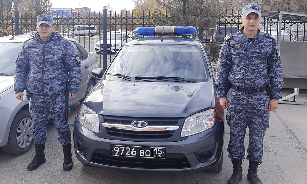 Омские росгвардейцы помогли доставить ребёнка в больницу