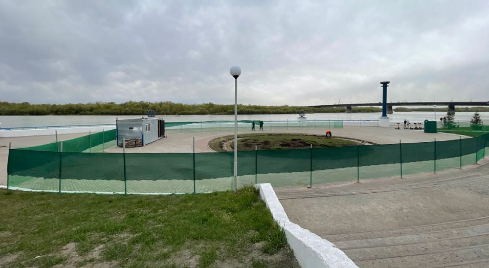 В Омске начали заливать фундамент для памятника Ивану Бухгольцу