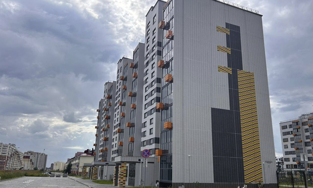 В Омске в микрорайоне Амурский сдали в эксплуатацию восьмиэтажный дом