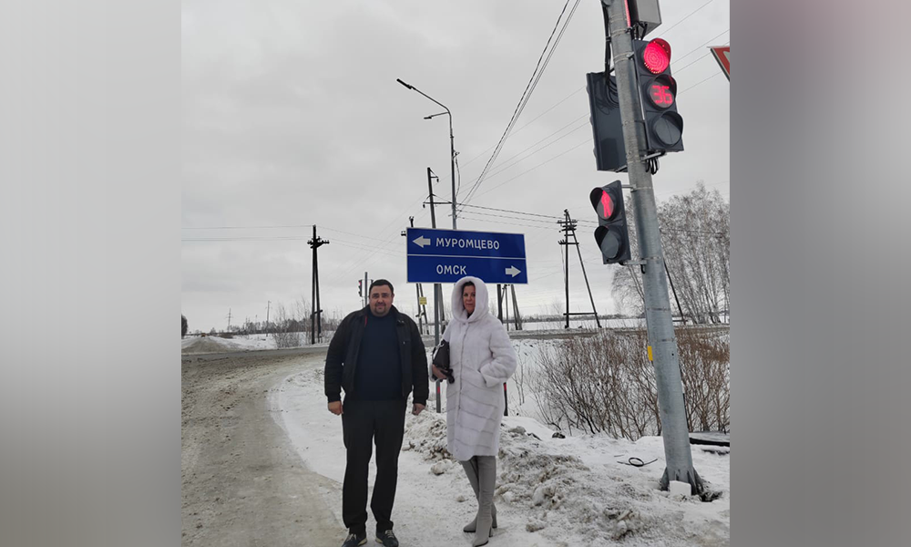 В Омской области на популярной трассе установили «умный» светофор