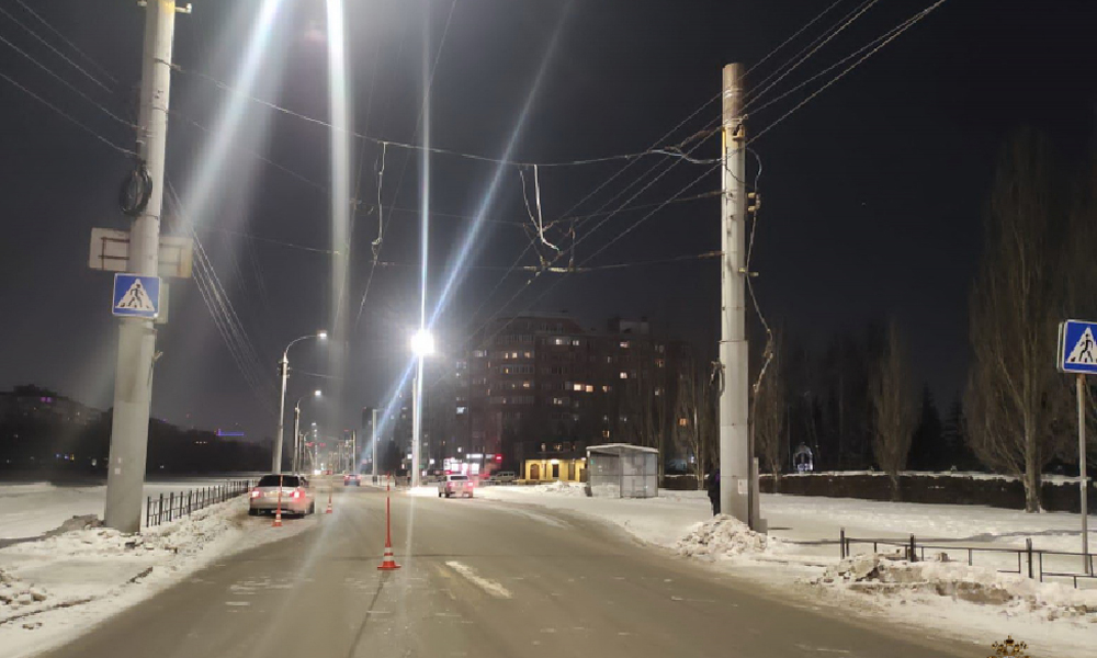 В Омске водитель сбил 17-летнего подростка на проспекте Комарова