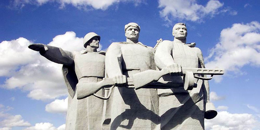 В Омске появилась мемориальная доска в честь Ивана Панфилова и 28 панфиловцев