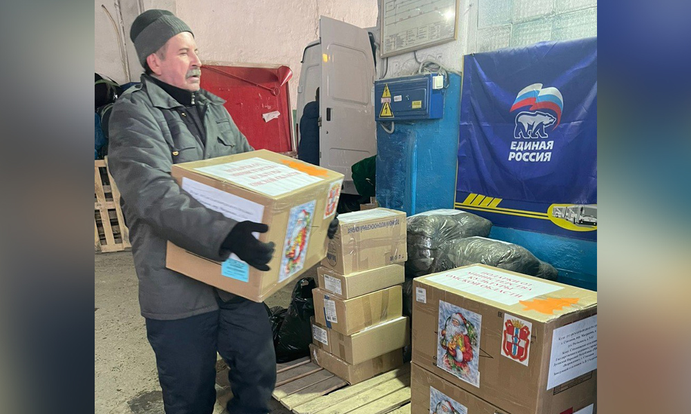 Омские учреждения культуры отправили новогодние подарки детям Стаханова