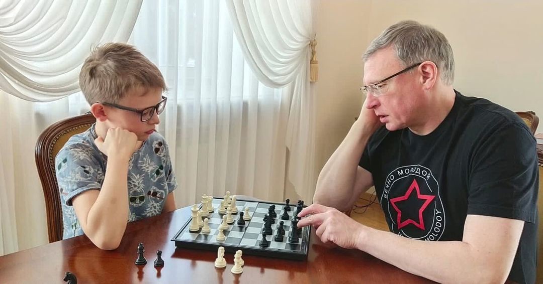 Губернатор Омской области рассказал о традиции, сложившейся у них с сыном