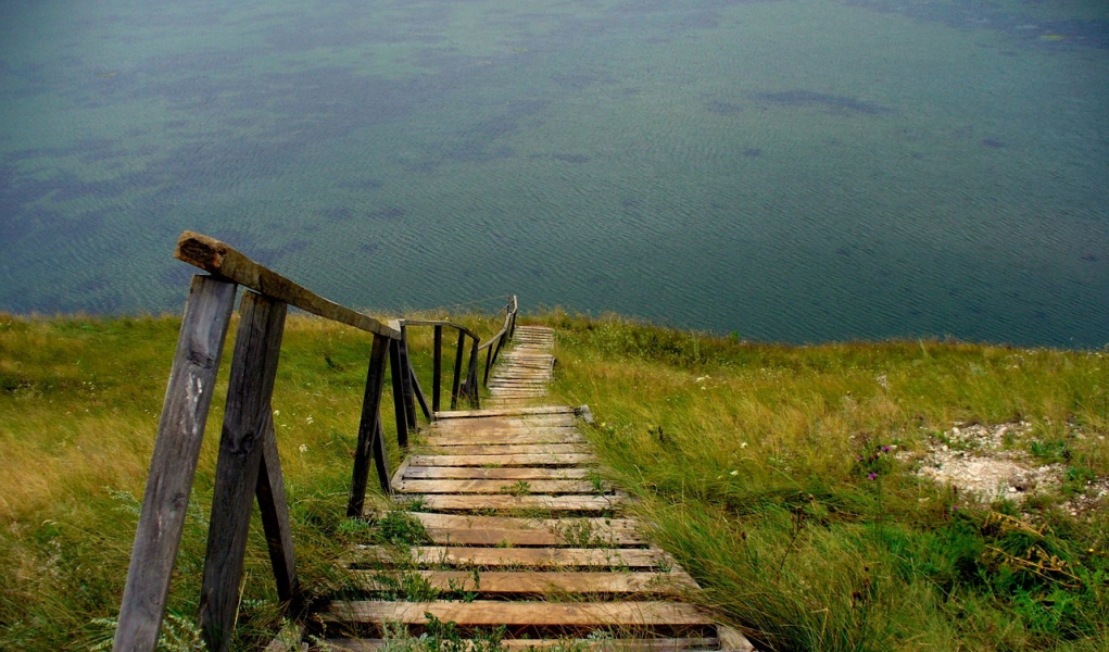 В поисках воды для одной маленькой деревни: для омичей, пивших мутную жидкость, пробурят скважину