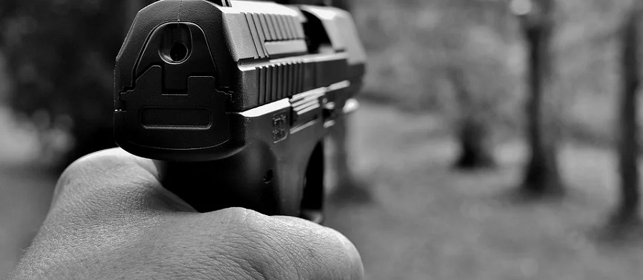 Ссора двух омичей закончилась огнестрельным ранением живота