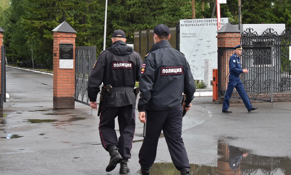 В Омске за один день «заминировали» сразу два торговых центра 