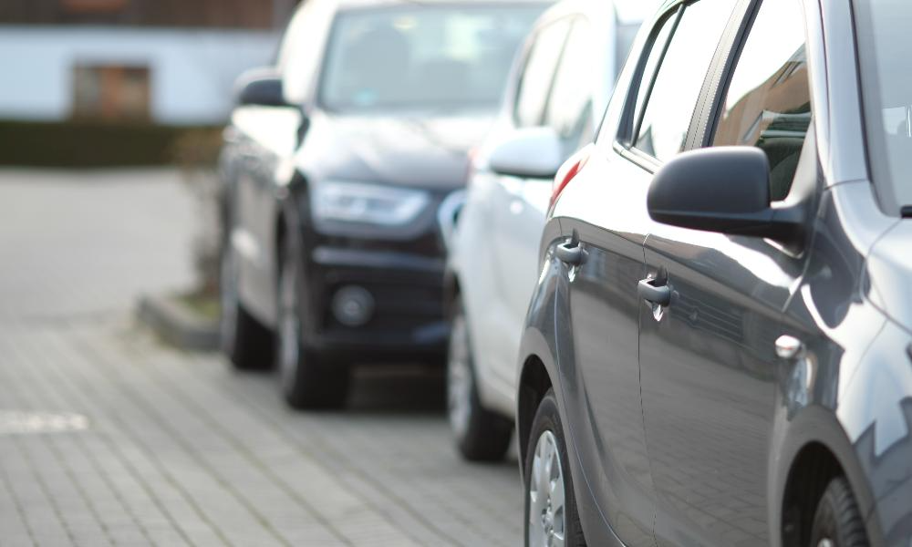 В Омске расширят зону платного паркинга 