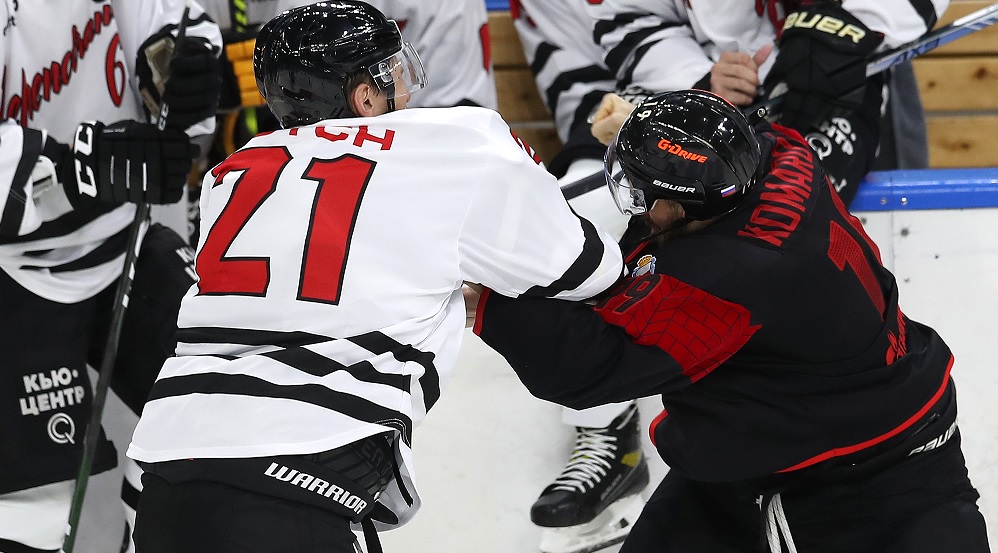Драка и разгром в третьем периоде - омский "Авангард" одержал очередную победу