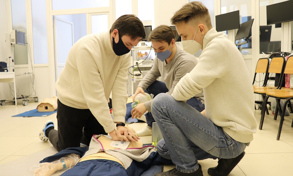 В ОмГМУ готовят волонтёров медицинского штаба МЧМ-2023