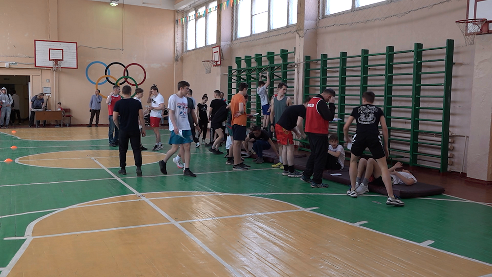 Первые лица региона поздравили преподавателей физкультуры с профессиональным праздником 