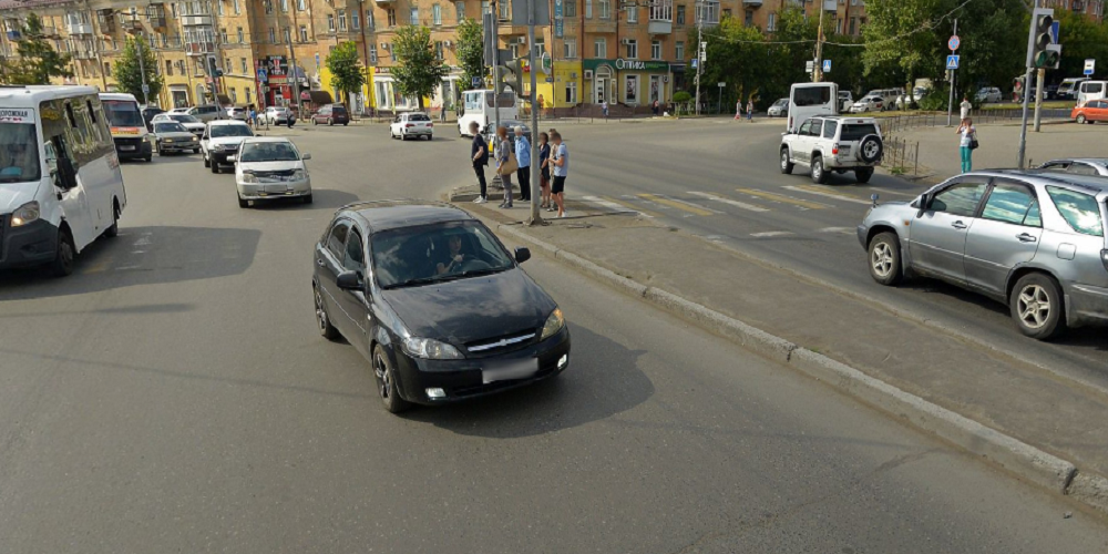 В Омске на автодороге у «Кристалла» расширят островок безопасности