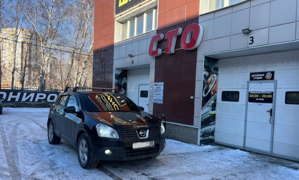 В Омске наказали предпринимателя, который оказывал услуги по нанесению тонировки на стёкла автомобилей
