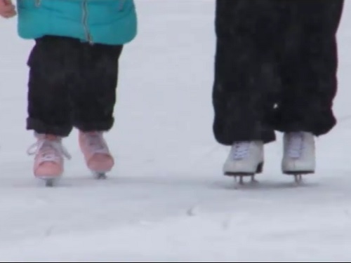 Уже в эту субботу омичи смогут встать на коньки