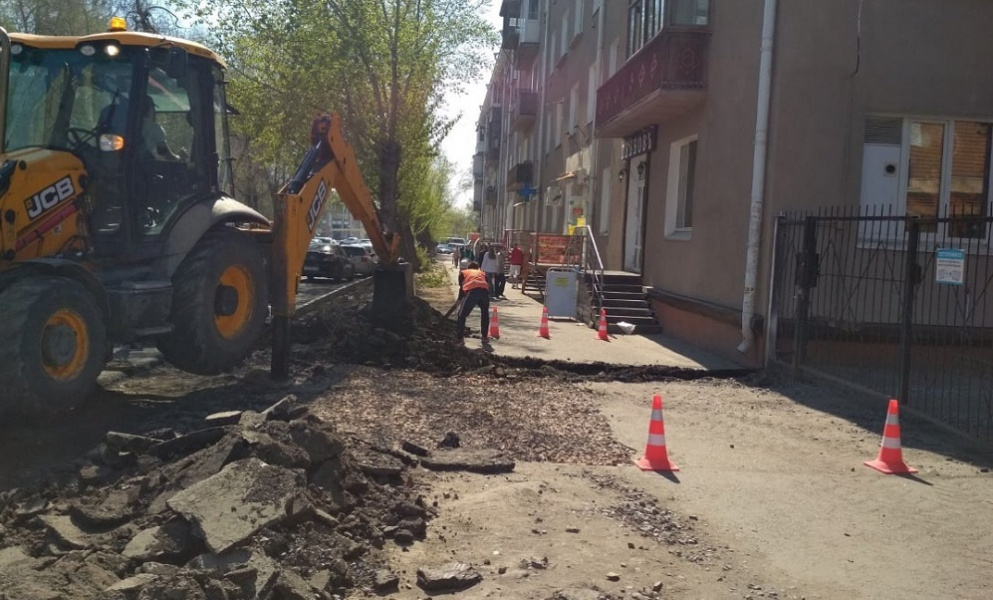 В Ленинском округе Омска благоустроят больше 50 тротуаров 